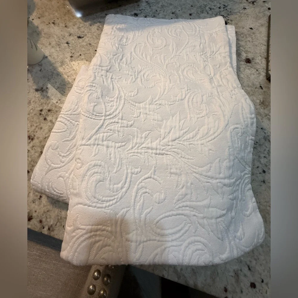 FRONTGATE 2 Matelasse White KING Pillow Shams